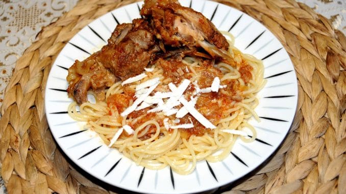 Γαλοπούλα με μακαρόνια Turkey with Spaghetti
