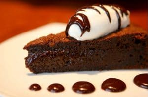 chocolate cake keik sokolatas glika liga ilika diatrofi eisaimonadikigr 300x197 1