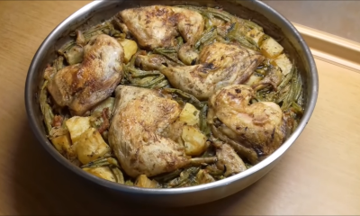 Τέτοιες συνταγές χρειαζόμαστε.. εύκολες και γρήγορες μπάμιες με κοτόπουλο στον φούρνο