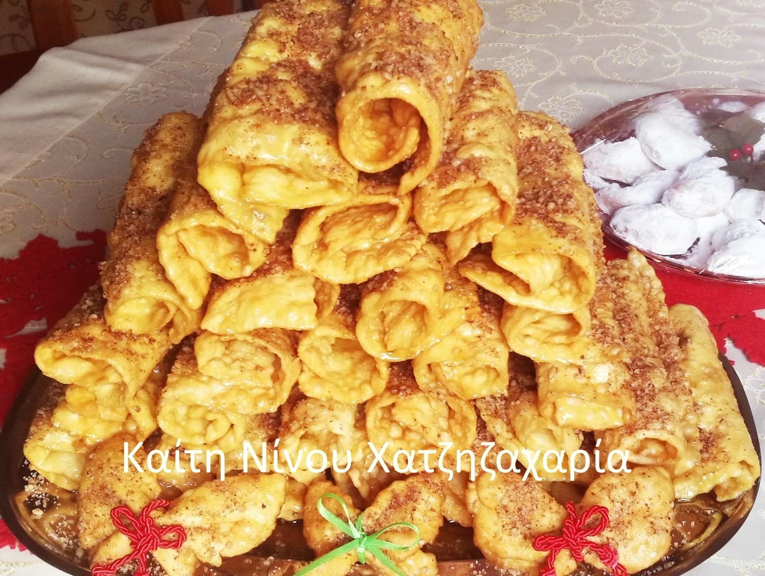 Δίπλες τραγανές - το παραδοσιακό γλυκό της Πελοποννήσου.