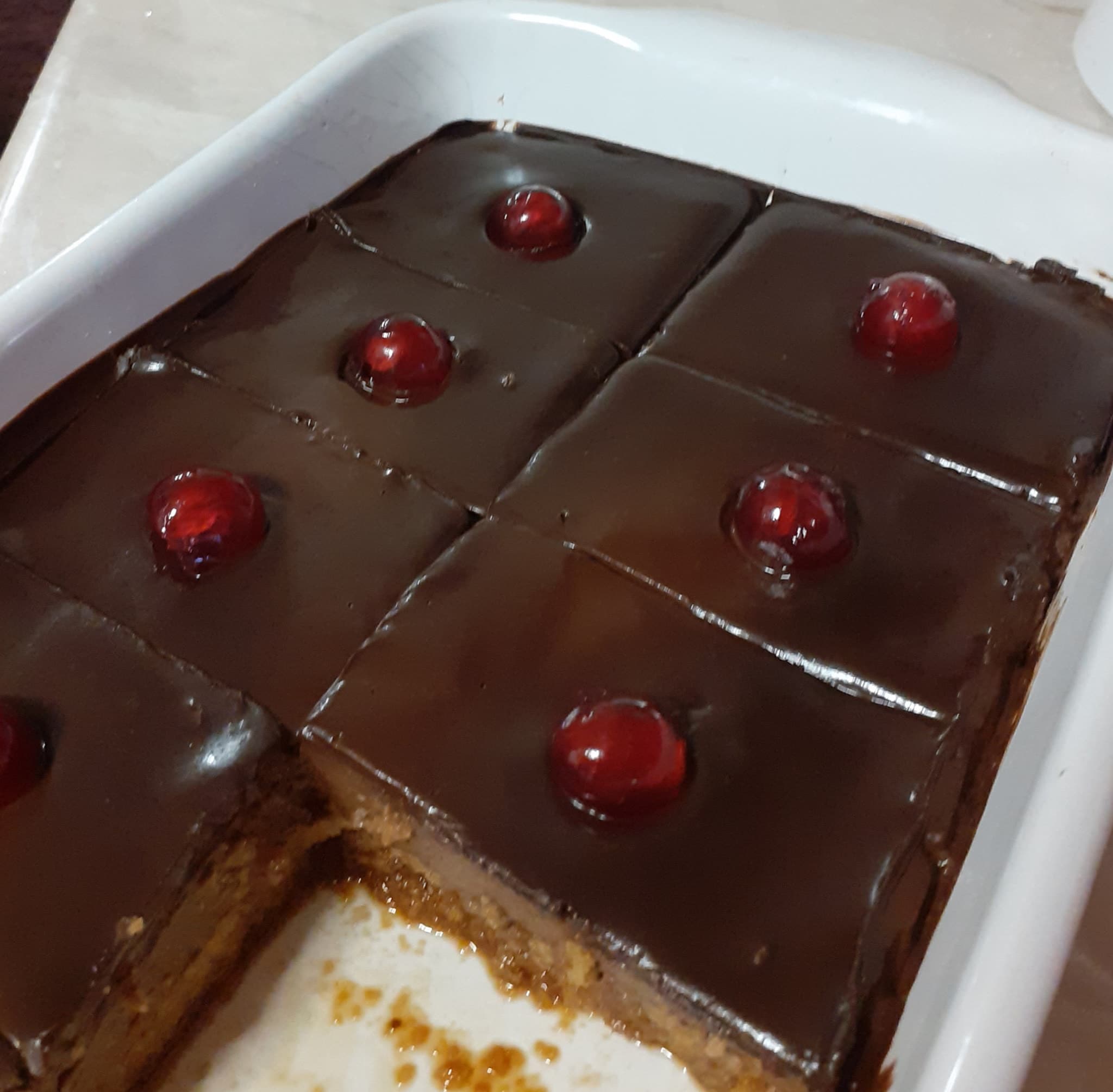 Πολύ ωραία ιδέα για εύκολο γλυκάκι με βασιλόπιτα κέικ που περίσσεψε!
