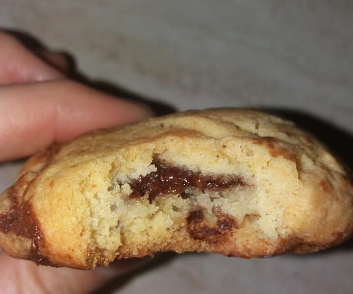 Θα τα κάνεις σίγουρα τακτικά - αφράτα μπισκότα cookies με γέμιση μερέντα
