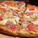 Απίθανη πίτσα με πολύ ωραία υλικά και τέλειο ζυμαράκι - λιώνει στο στόμα