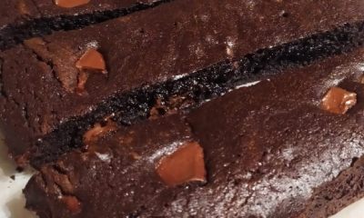 Σοκολατοπειρασμός - Brownies με καρύδια και κομμάτια σοκολάτας!