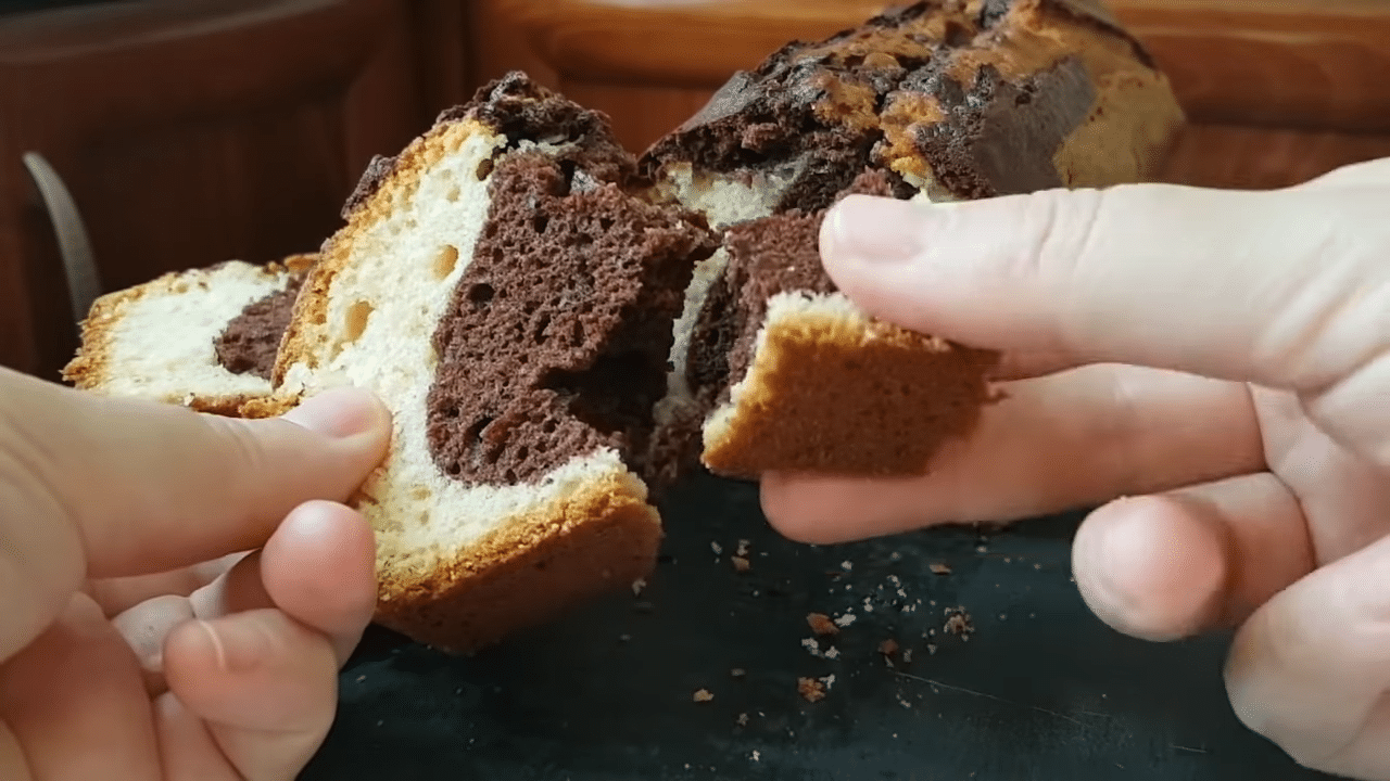 δίχρωμο Άλλη μια εύκολη συνταγή για δίχρωμο κέικ που πρέπει να δοκιμάσεις