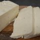 Φτιάξτε το δικό σας τυρί μέσα σε 10 λεπτά με μόνο 3 υλικά - έχει γεύση χαλούμι και κασέρι