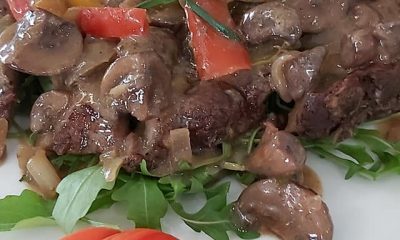 Χιλιονόστιμη διατροφική επιλογή φαγητού - Μπριζόλες λαιμού με σάλτσα μανιταριών και Bratkartoffeln...