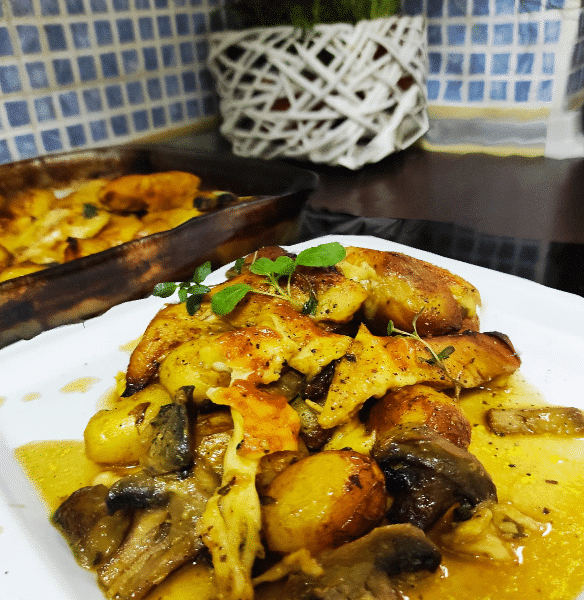 Φιλέτα κοτόπουλο με μανιτάρια και baby πατάτες στο φούρνο - ένα εύκολο φαγητό για να μην καθόμαστε όλη μέρα στην κουζίνα