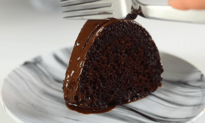 Εύκολο ζουμερό κέικ σοκολάτας που πιο λαχταριστό δεν υπάρχει