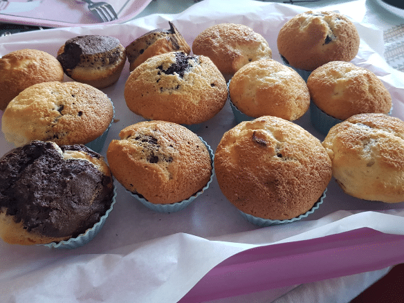 Υπέροχα muffins βανίλιας-σοκολάτας πολύ αφράτα και νόστιμα