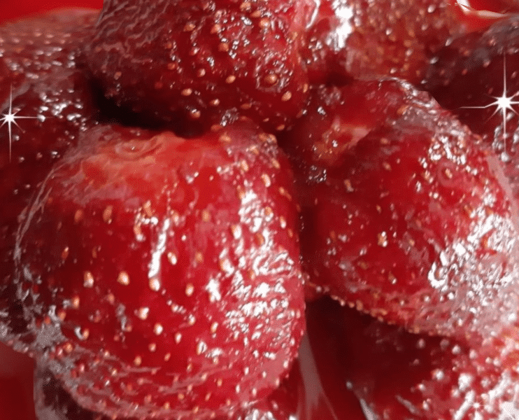 Μύρισε άνοιξη - υπέροχο γλυκό του κουταλιού Φράουλα