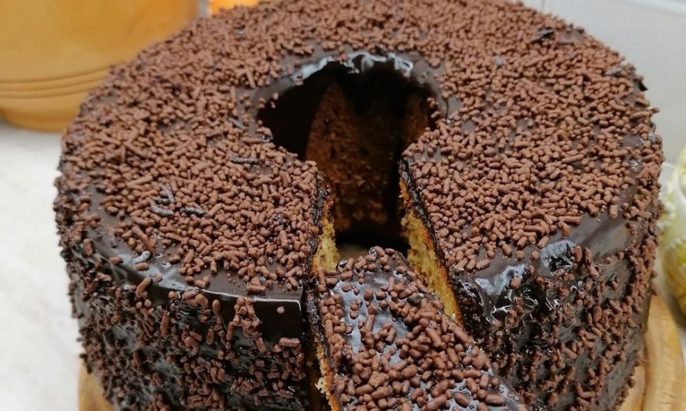 Σκέτη σοκολατοκόλαση το κέικ, αφράτο τούμπανο και πεντανόστιμο