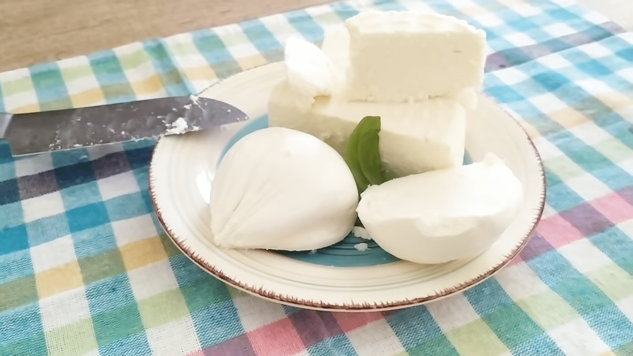 Δεν υπάρχουν λόγια για το πιο εύκολο σπιτικό τυρί μυζήθρα