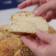 Τραγανό ψωμί απέξω και αφράτο μέσα σαν κουλούρι