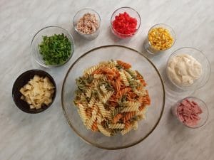 Γιορτινή Σαλάτα Ζυμαρικών – Πολύχρωμη και Πεντανόστιμη