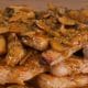 Νόστιμη και Εύκολη συνταγή για Χοιρινές Μπριζόλες με γευστική σάλτσα μανιταριών - ΧΡΥΣΕΣ ΣΥΝΤΑΓΕΣ