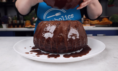 Γρήγορη και οικονομική συνταγή για σιροπιαστό κέικ σοκολάτας