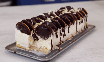 Ένα elegant δίχρωμο επιδόρπιο με αέρινη κρέμα συνδυασμένο απίστευτα με σοκολάτα και μπισκότα το απόλυτο γλυκό ψυγείου