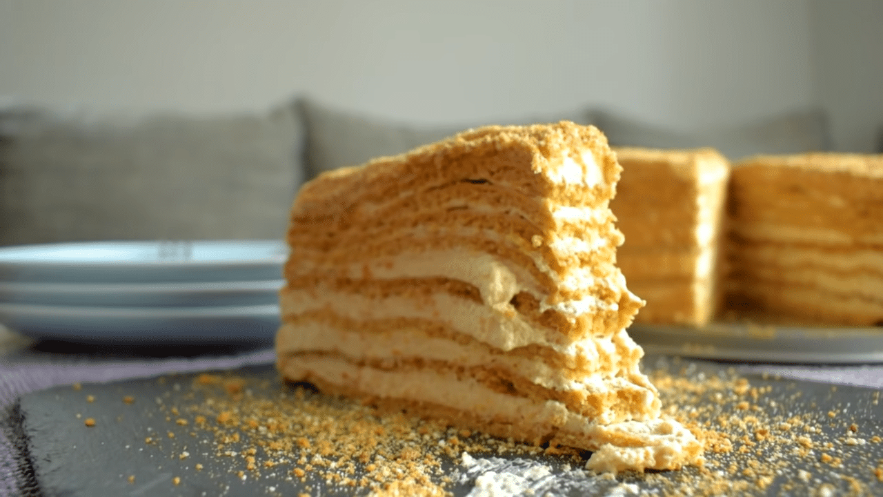 Θα μπει στην λίστα τον αγαπημένων σας γλυκών Μεντόκ τούρτα με μέλι από την Ρωσία