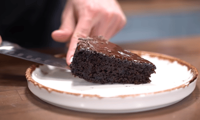 Είναι σπιτικό είναι νόστιμο είναι ελαφρύ…έχει όλα τα καλά Αφράτο νηστίσιμο κέικ σοκολάτας