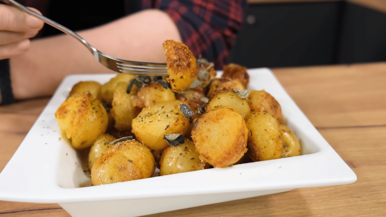 Εύκολη και γρήγορη συνταγή ιδανική και για φοιτητές οι πιο νόστιμες πατάτες που θα εκπλαγείτε με το αποτέλεσμα