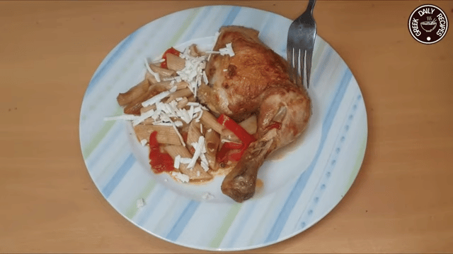 Συνταγή εξαιρετική πάρα πολύ νόστιμη και πολύ εύκολη πένες με κοτόπουλο στο φούρνο
