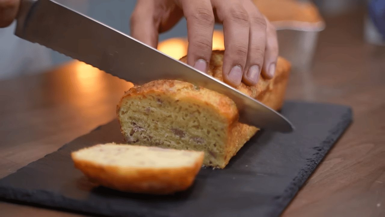 Απλό και πολύ νόστιμο αλμυρό κέικ χωρίς μίξερ