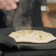 Σήμερα σας φτιάχνουμε τραγανά και νόστιμα τυρόψωμα στο τηγάνι
